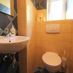 דירה Modern In With Terrace