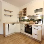 Modern In With Terrace דירה