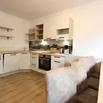 דירה Modern In With Terrace