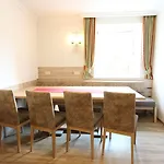 Modern In With Terrace דירה *