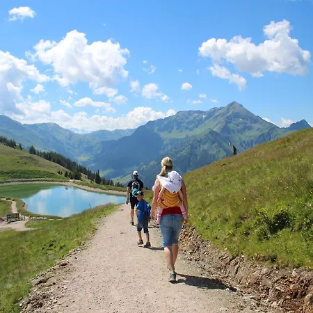 Modern In With Terrace شقة